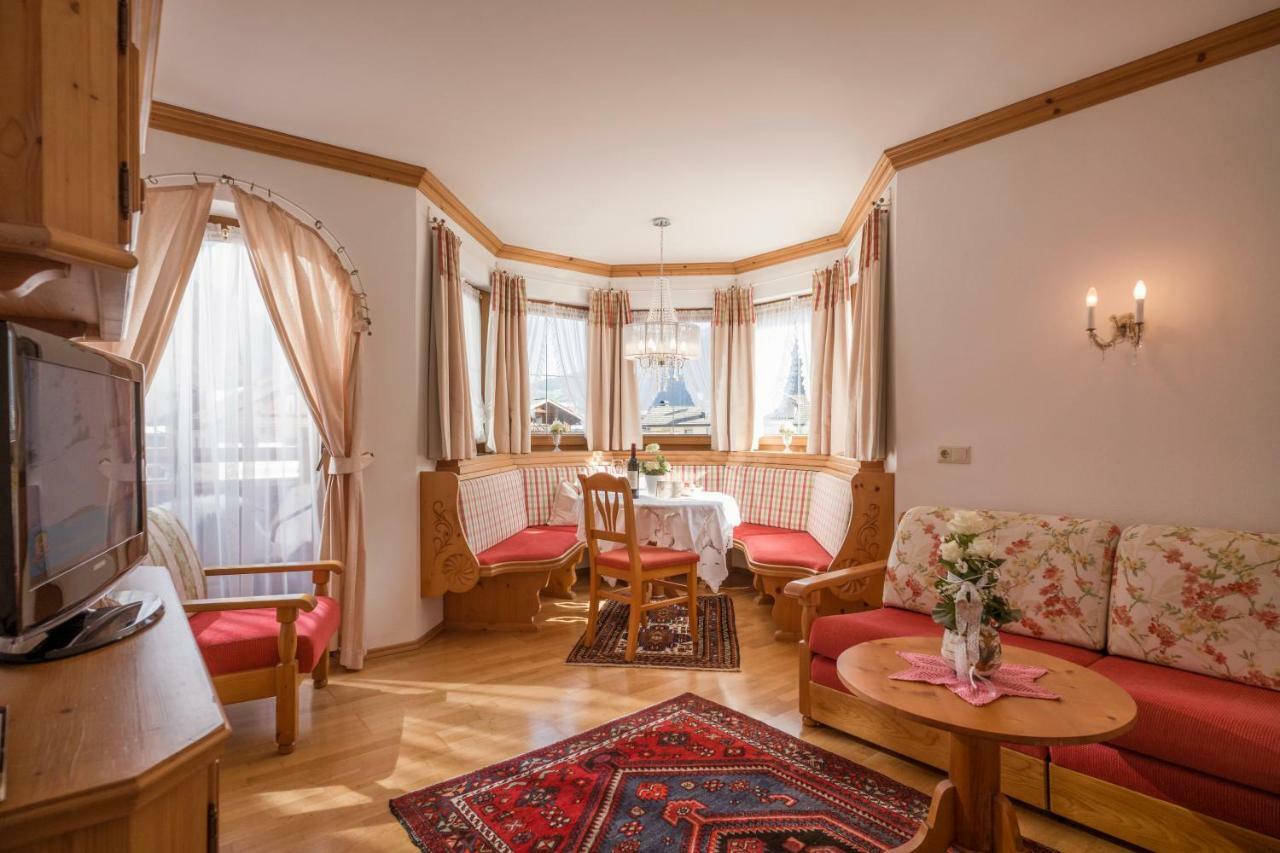 Hotel Viktoria & Landhaus Joggl Mayrhofen Buitenkant foto