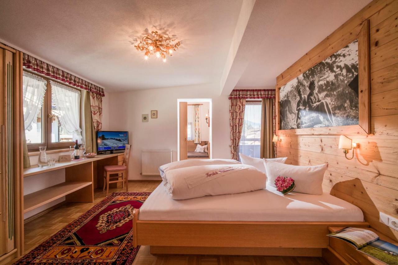 Hotel Viktoria & Landhaus Joggl Mayrhofen Buitenkant foto