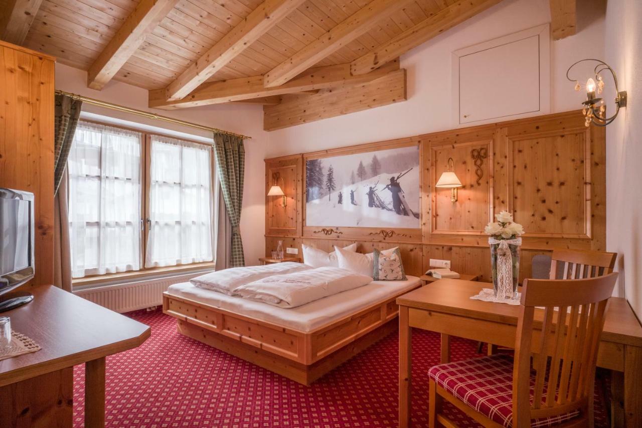 Hotel Viktoria & Landhaus Joggl Mayrhofen Buitenkant foto