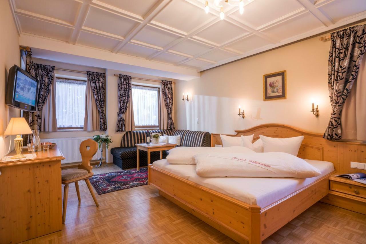 Hotel Viktoria & Landhaus Joggl Mayrhofen Buitenkant foto