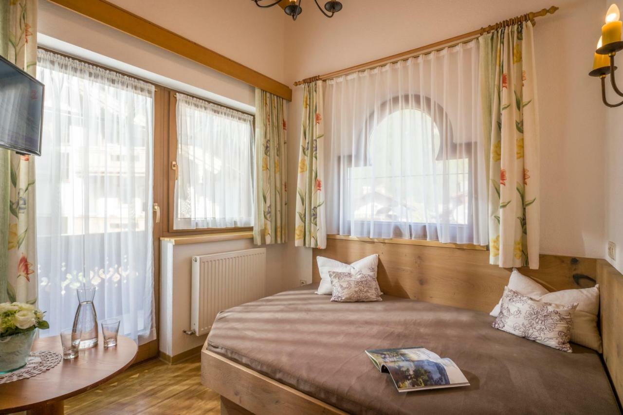 Hotel Viktoria & Landhaus Joggl Mayrhofen Buitenkant foto
