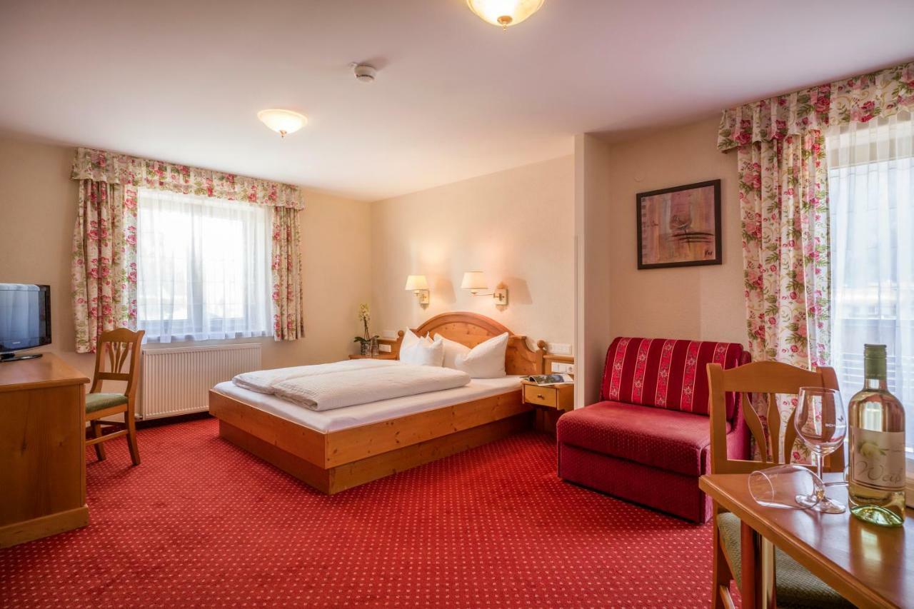 Hotel Viktoria & Landhaus Joggl Mayrhofen Buitenkant foto