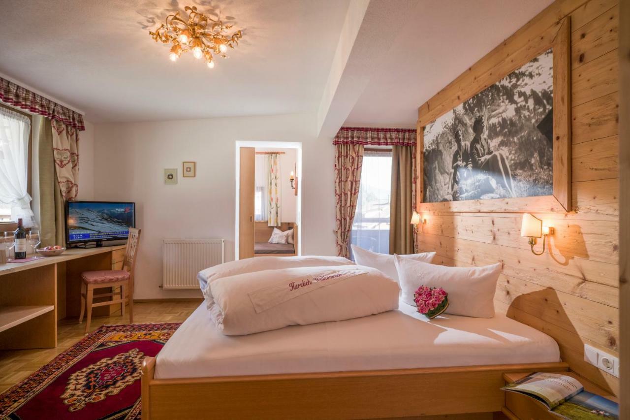 Hotel Viktoria & Landhaus Joggl Mayrhofen Buitenkant foto