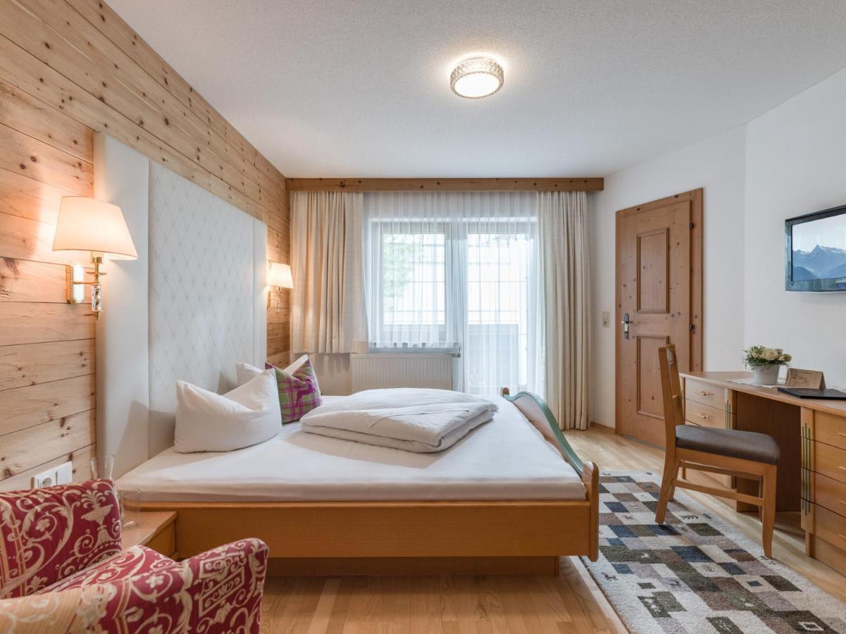 Hotel Viktoria & Landhaus Joggl Mayrhofen Buitenkant foto